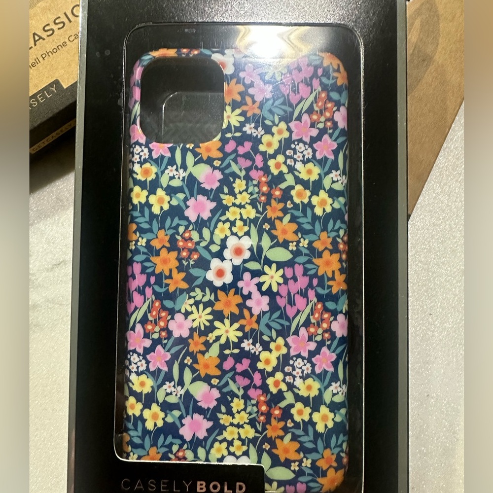 Casely Phone Case set - Picture 2 of 7